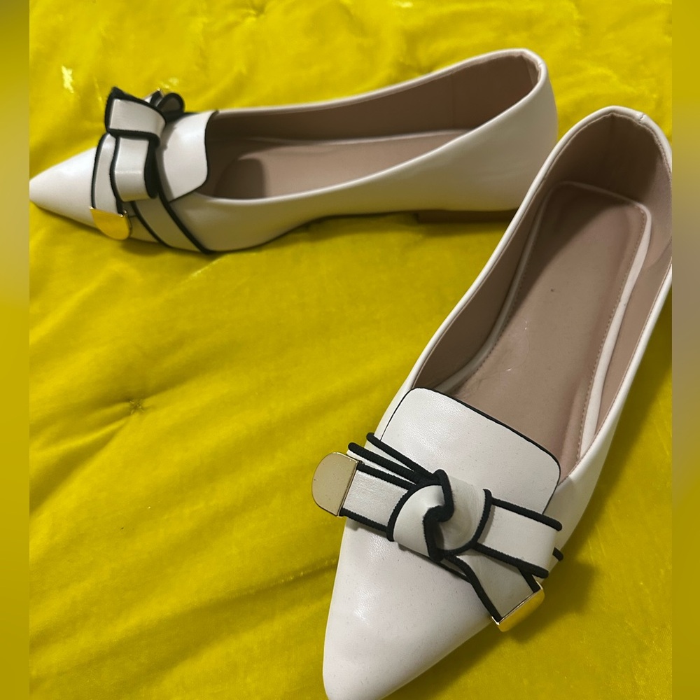 Pointed toe flats
